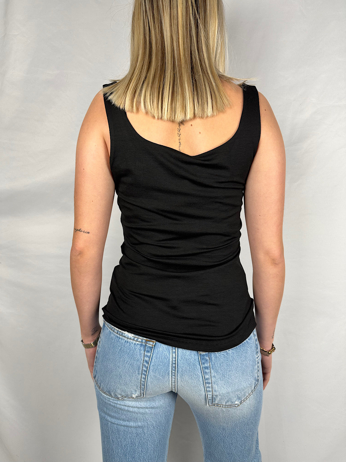 Canotta Scollo Quadro Nero Vicolo