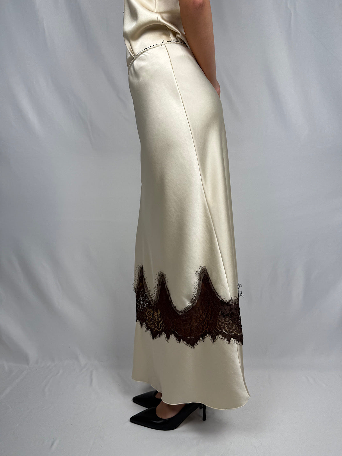 Gonna Satin Lunga con Pizzo Marrone Tensione-In Panna