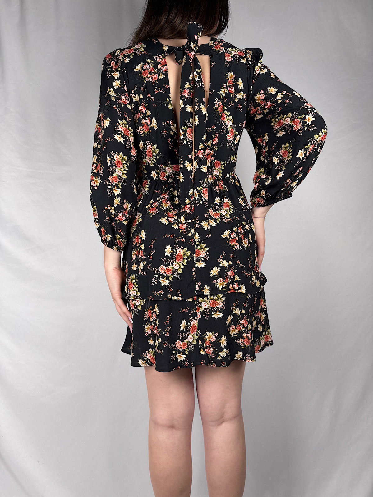 Abito a Fiori Fiocco Sul Retro Vicolo Nero