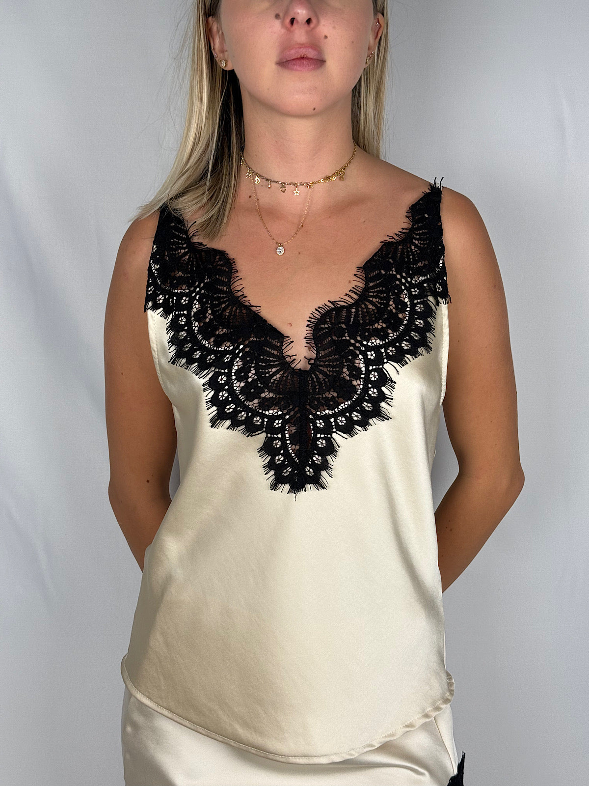 Canotta Sottoveste con Pizzo Nero Tensione-In Panna