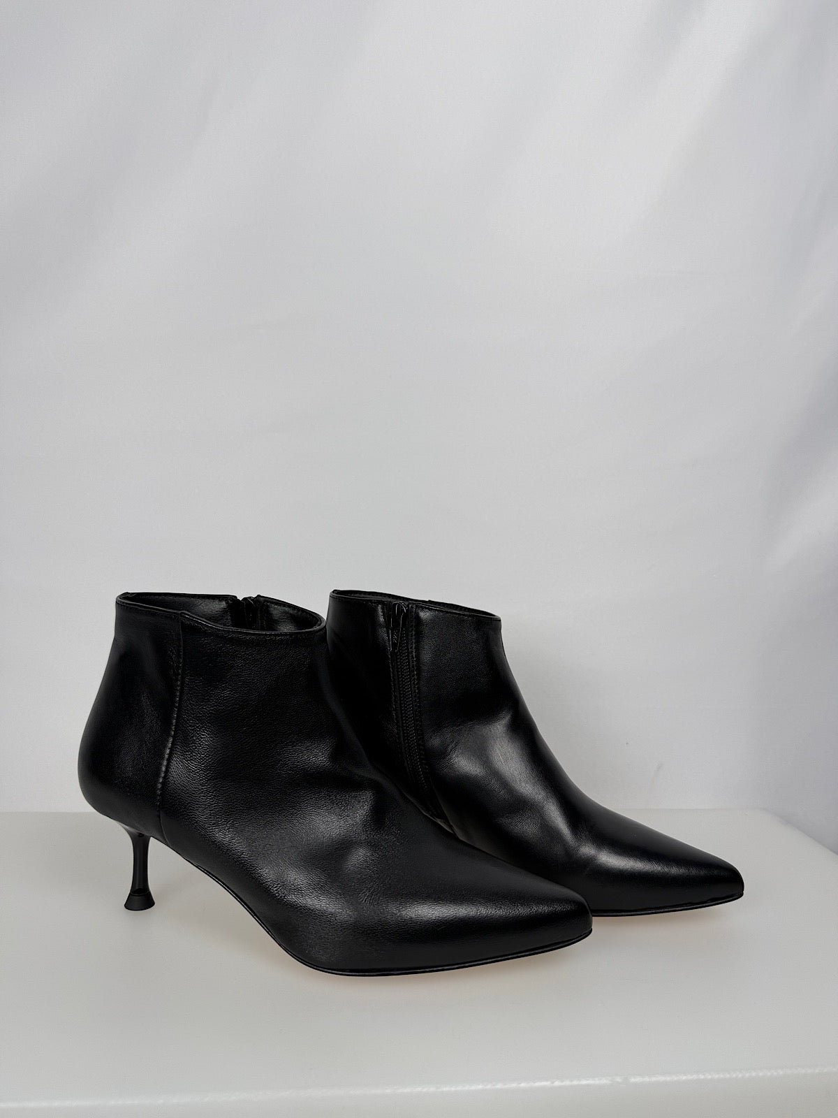 Stivale Basso con Tacco a Spillo Divine Follie Nero
