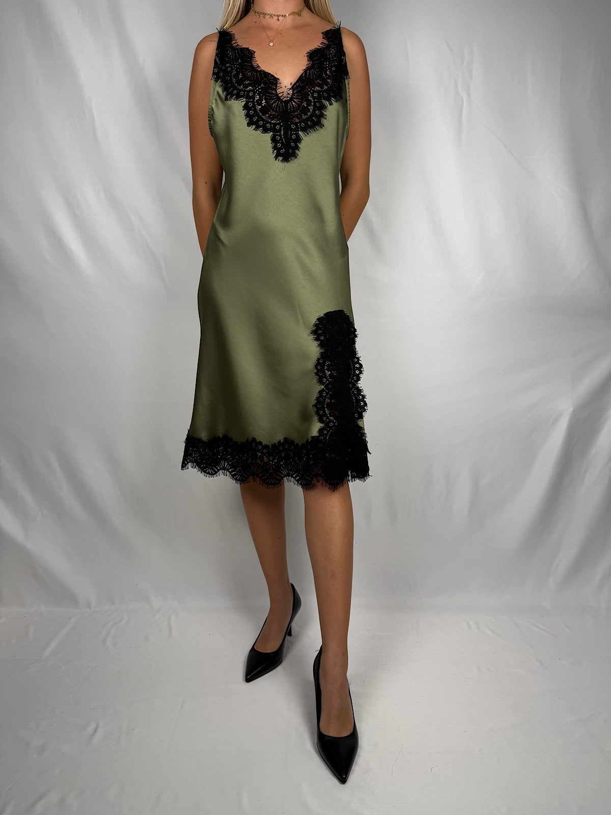 Abito Sottoveste con Pizzo Nero Tensione-In Verde Militare