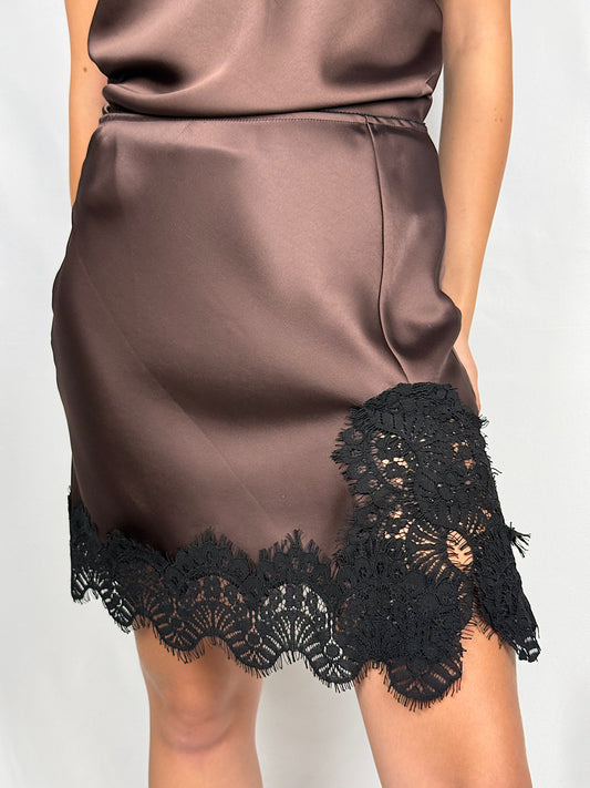 Gonna Satin Corta con Pizzo Nero Tensione-In Moro