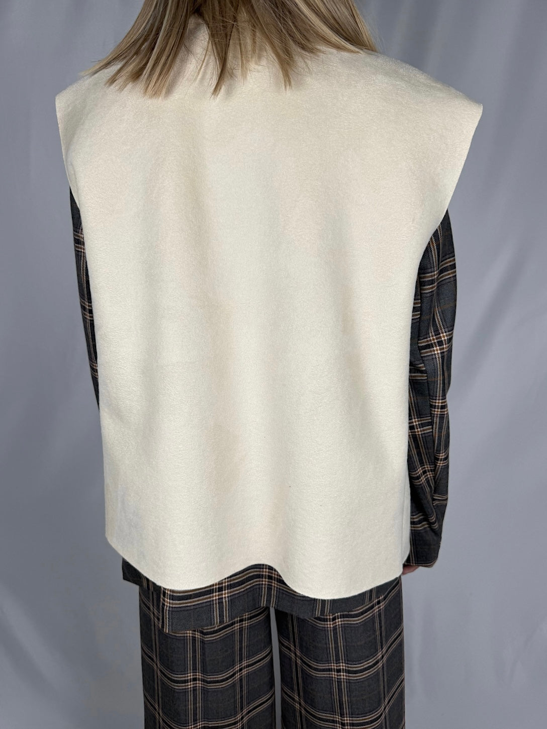 Gilet Eco-Montone con Ricamo Panna Armonia