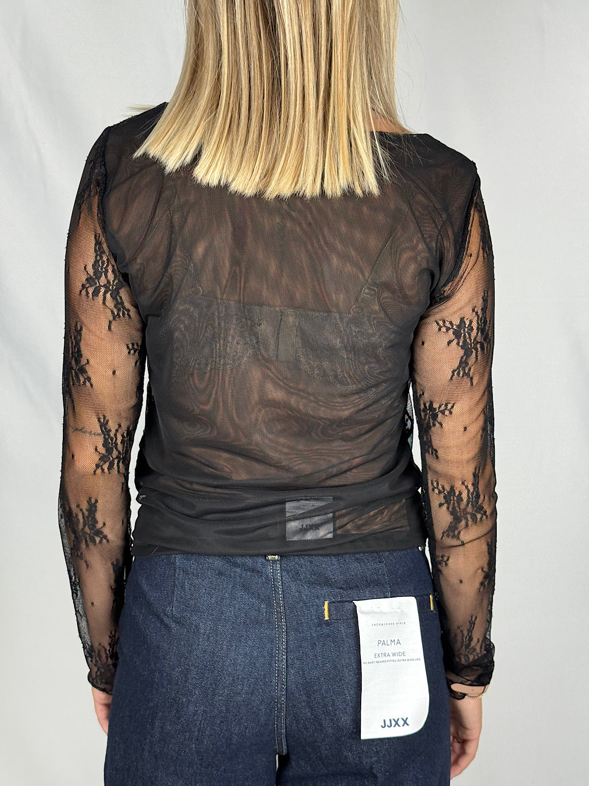 Top con Maniche in Pizzo SusyMix Nera