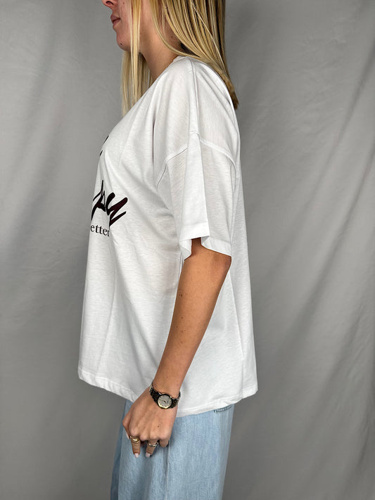 T-Shirt Bianca con Stampa Vicolo