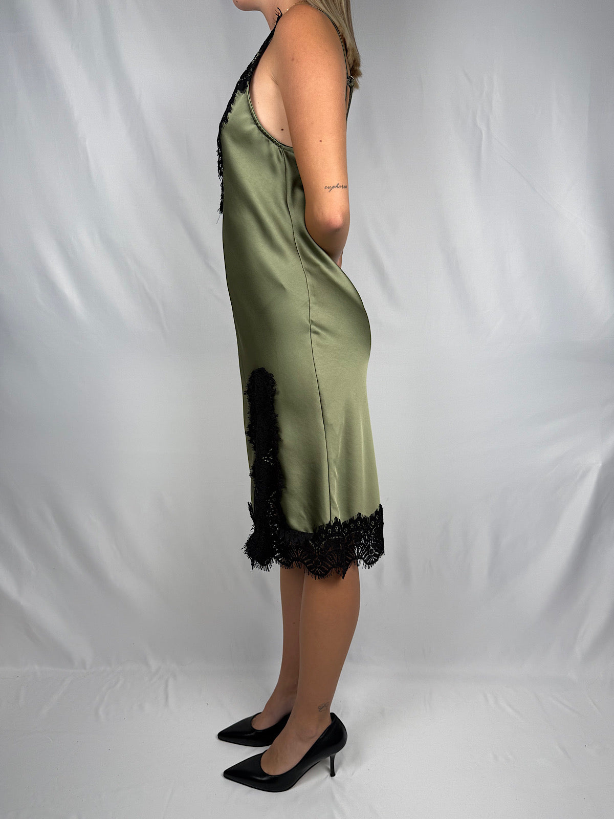 Abito Sottoveste con Pizzo Nero Tensione-In Verde Militare