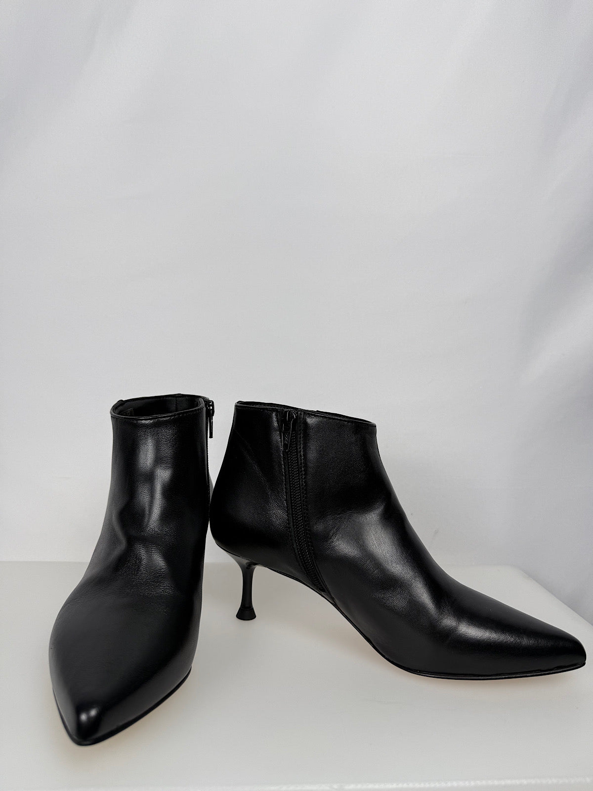 Stivale Basso con Tacco a Spillo Divine Follie Nero