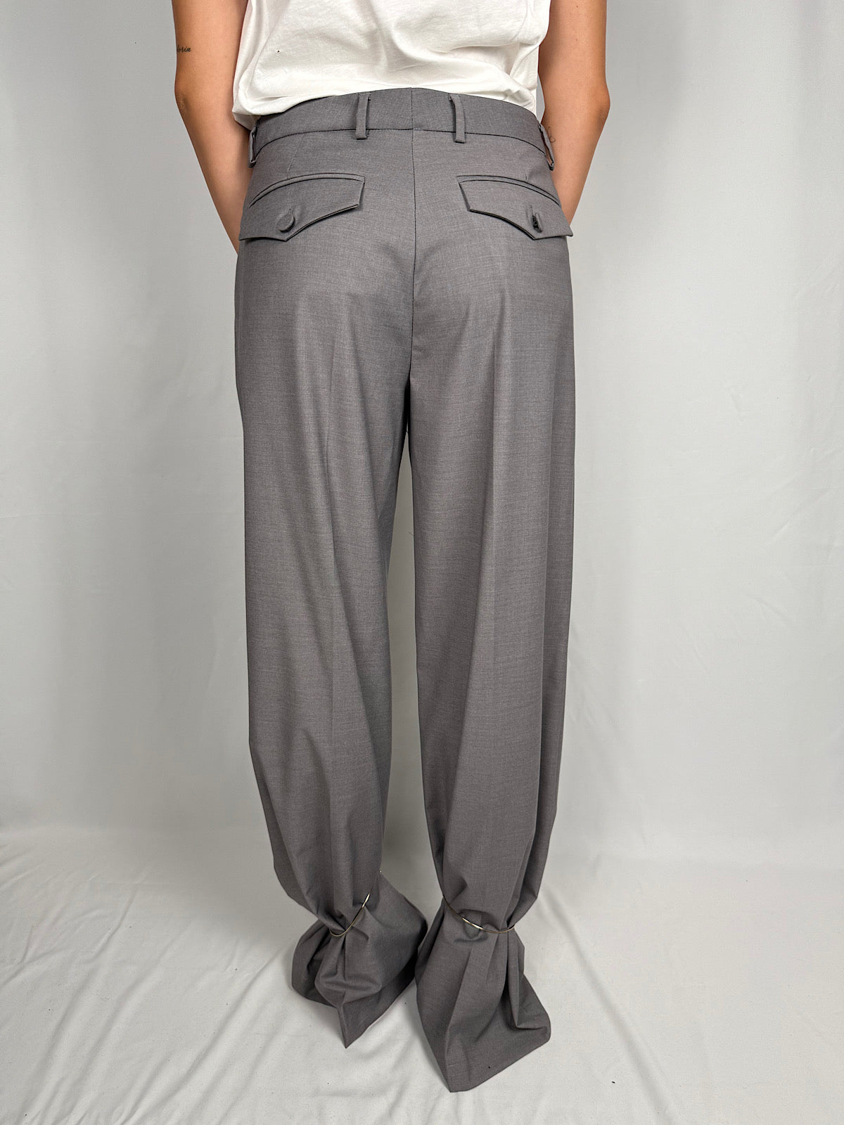 Pantalone Dettaglio Oro Vicolo Grigio