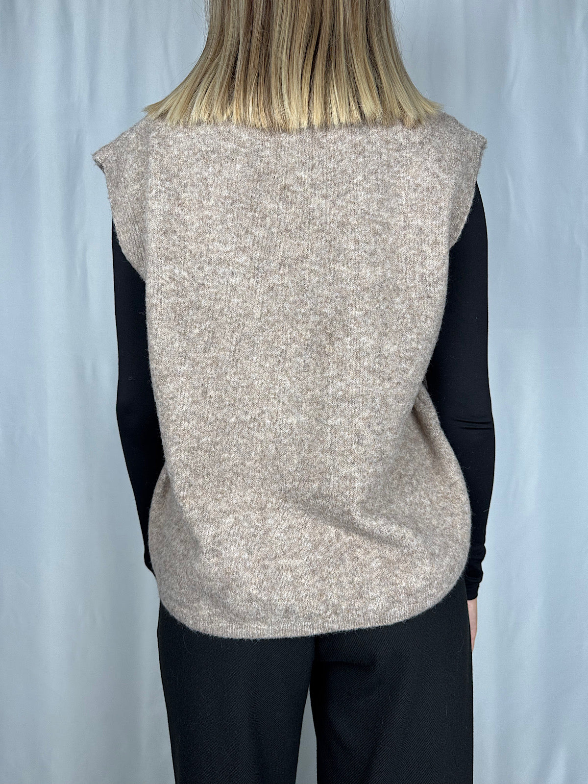 Gilet con Bottoni Beige Armonia