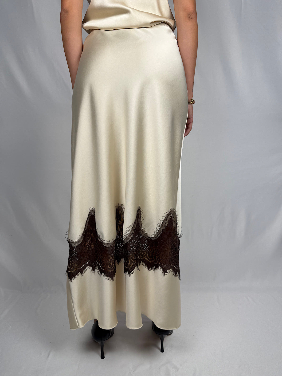 Gonna Satin Lunga con Pizzo Marrone Tensione-In Panna