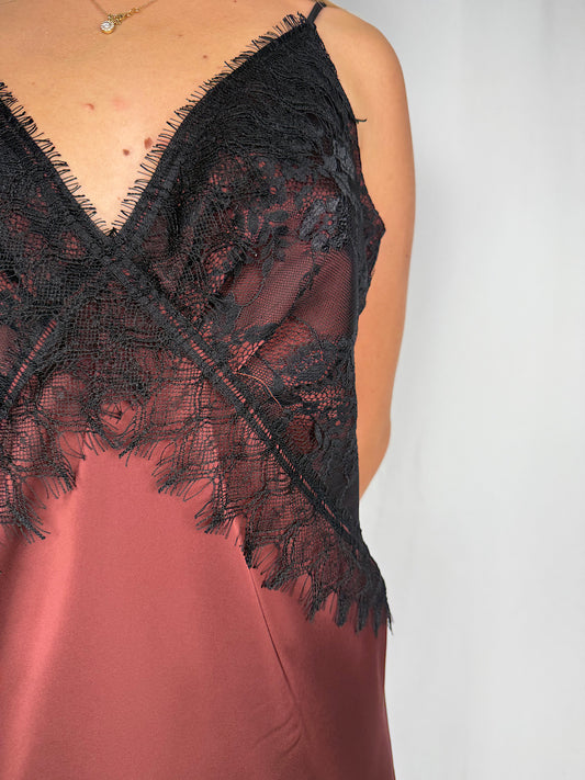 Abito Sottoveste Bordeaux con Pizzo Nero Tensione-In