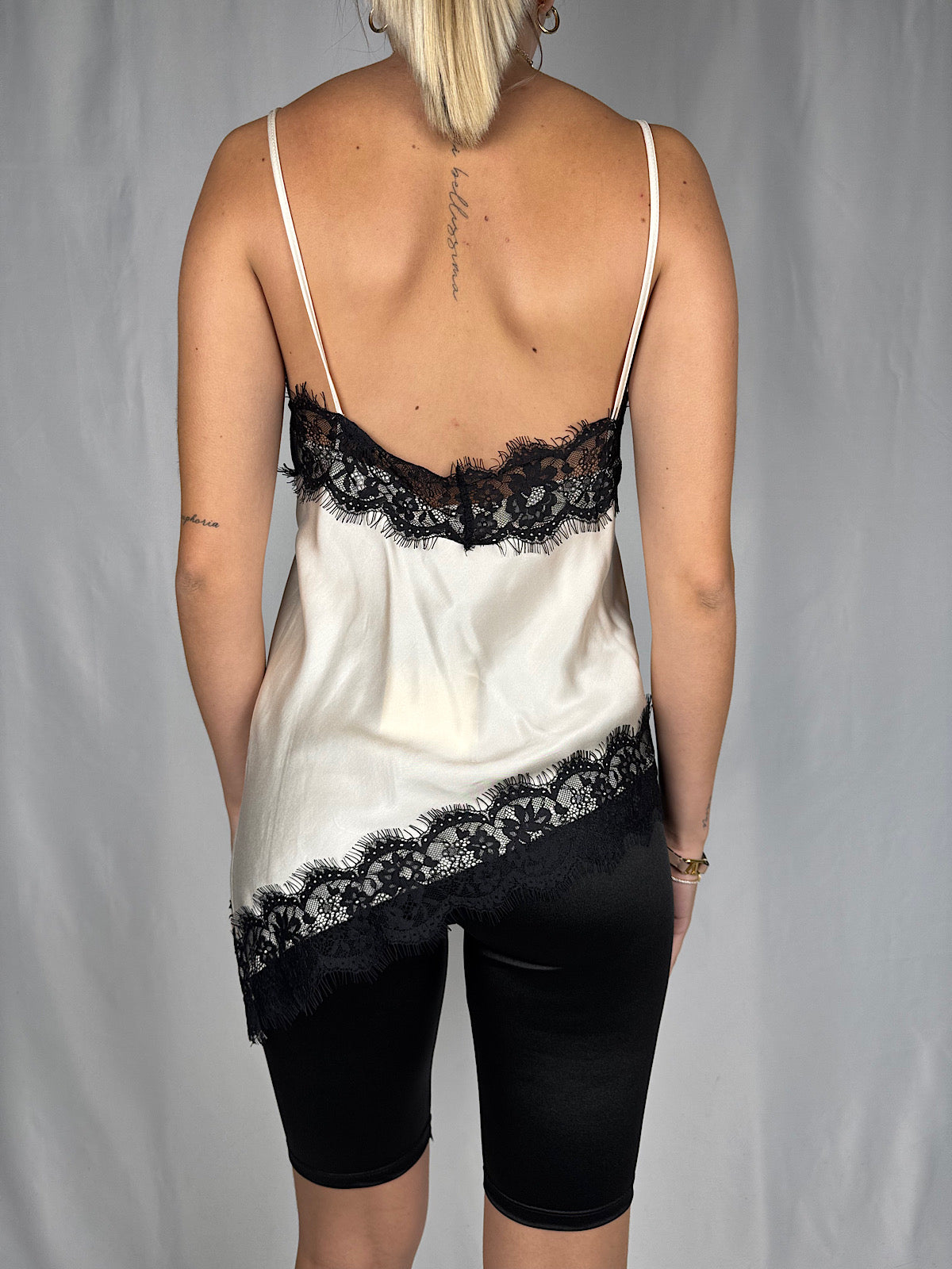 Canotta Asimmetrica Dettagli in Pizzo Avorio/nero Vicolo