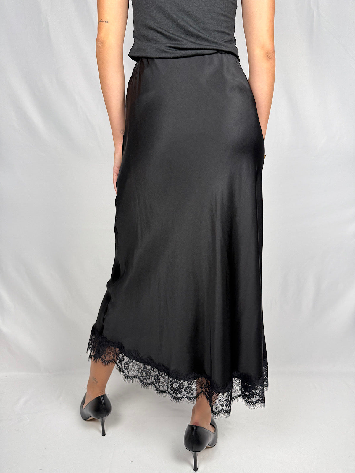 Gonna Satin con Pizzo Vicolo Nera
