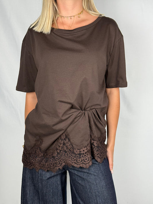 T-Shirt con Pizzo Tensione-In Marrone