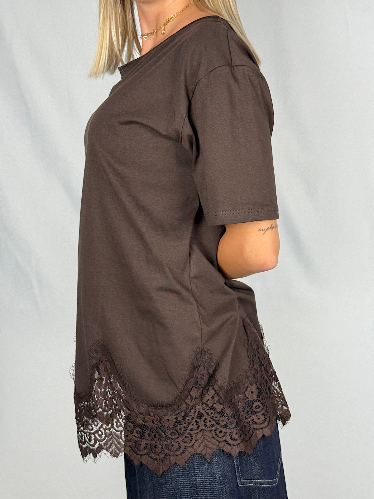 T-Shirt con Pizzo Tensione-In Marrone