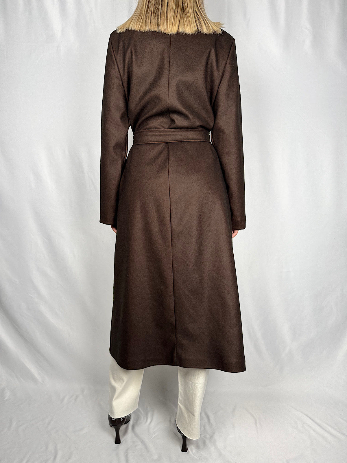 Cappotto Lungo con Cintura Marrone Armonia