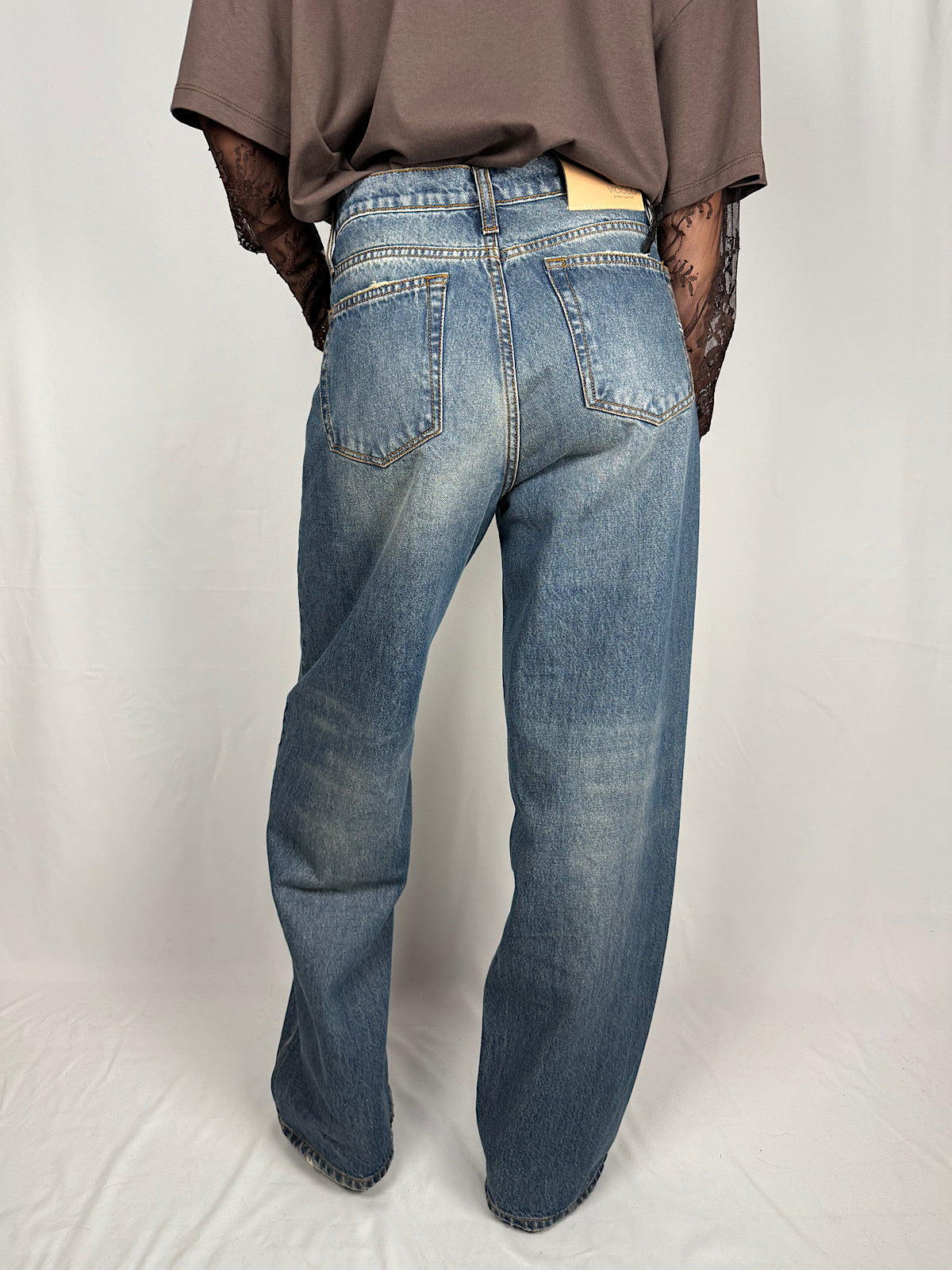 Jeans Xenobia con Bottone Gioiello Vicolo
