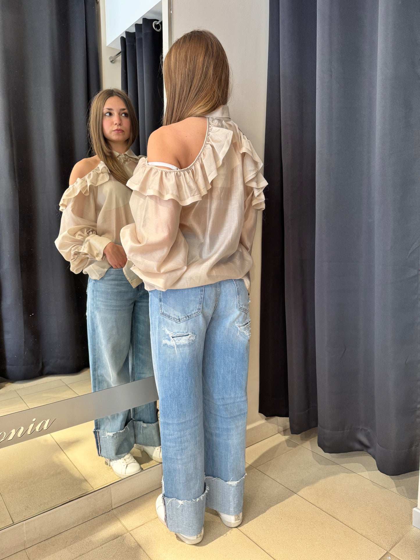 Camicia con Cut Out Spalle e Rouches Beige