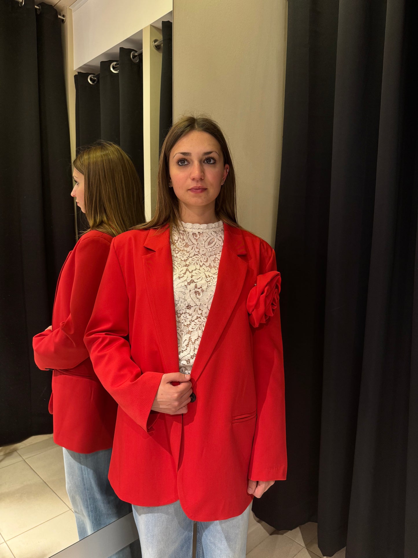 Giacca Over Con Spillo Rossa