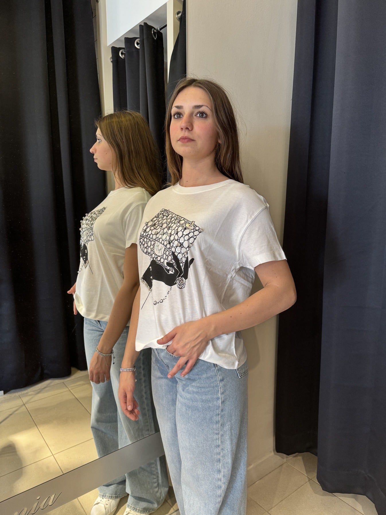 T-Shirt Bianca Con Stampa Borsa E Cabochon