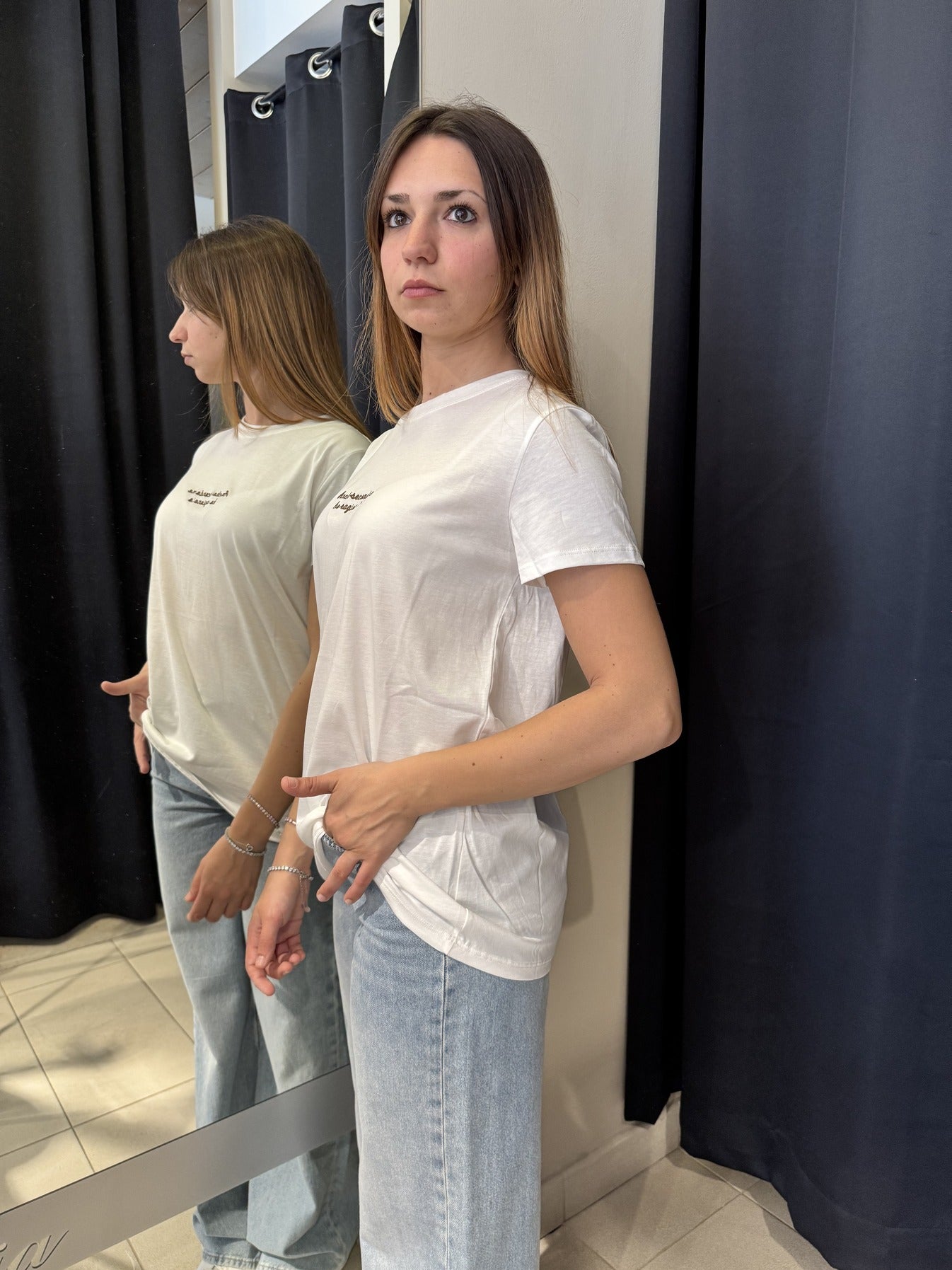 T-Shirt Bianca Con Ricamo "Anche Secondo Me Ho Ragione Io"