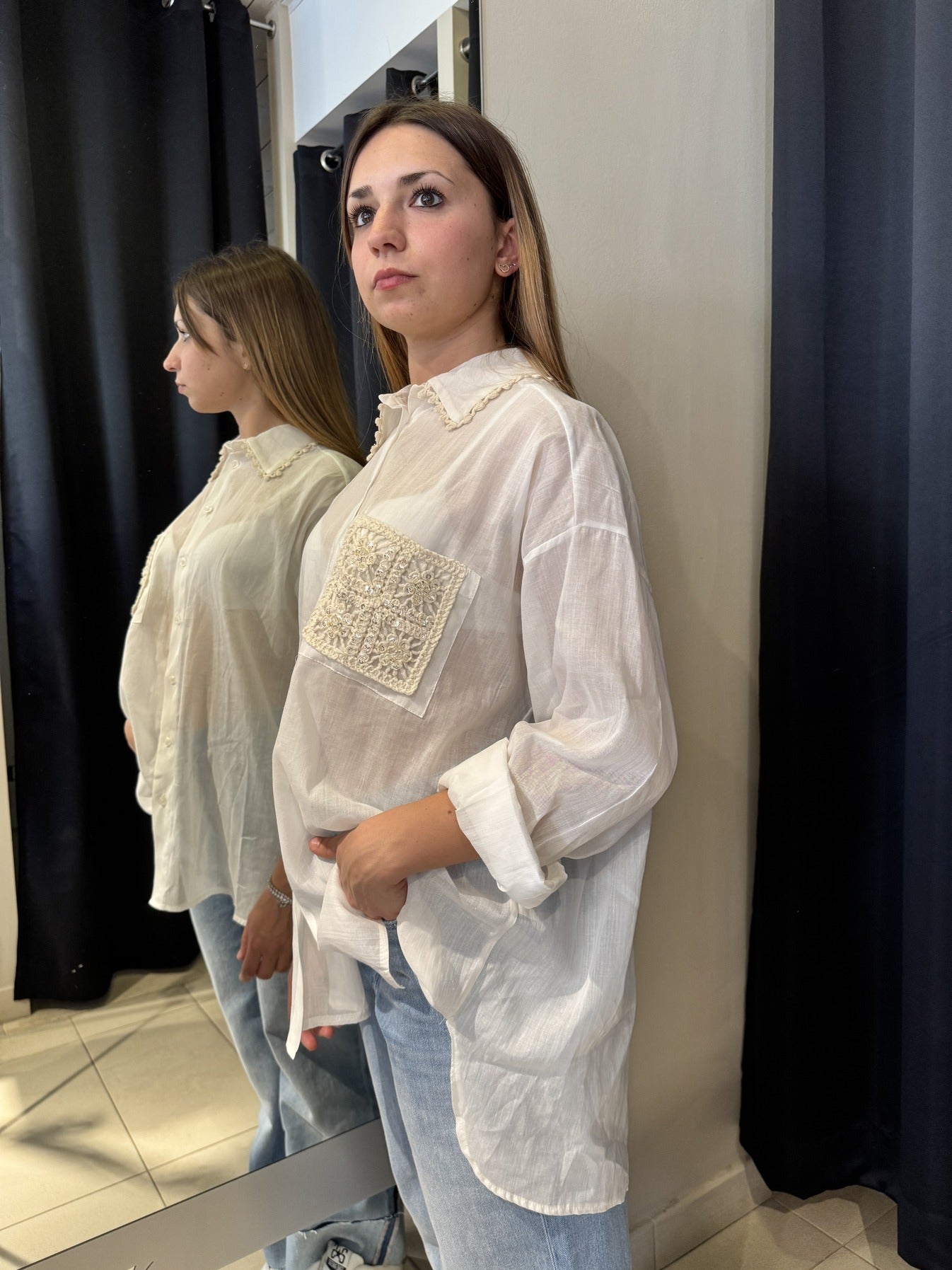Camicia Bianca Oversize Con Tasca Ricamata