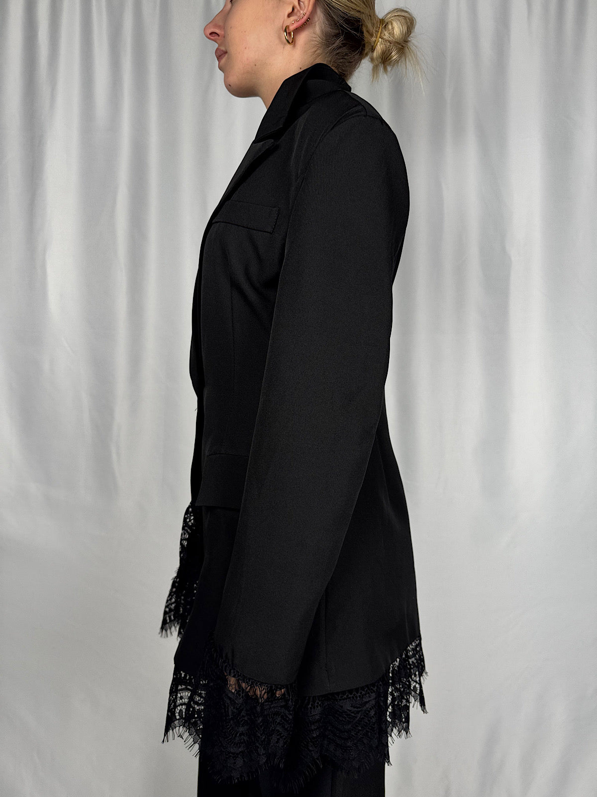 Giacca-Abito con Pizzo Nero Armonia