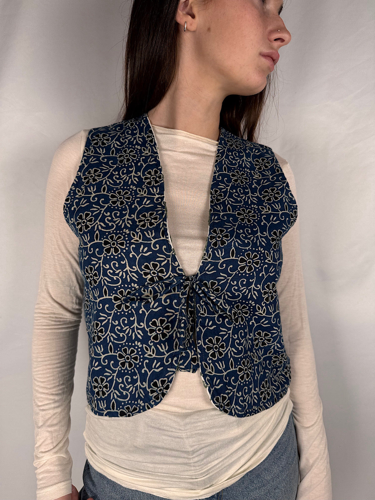 Gilet Reversibile con Fiocchetti Burro