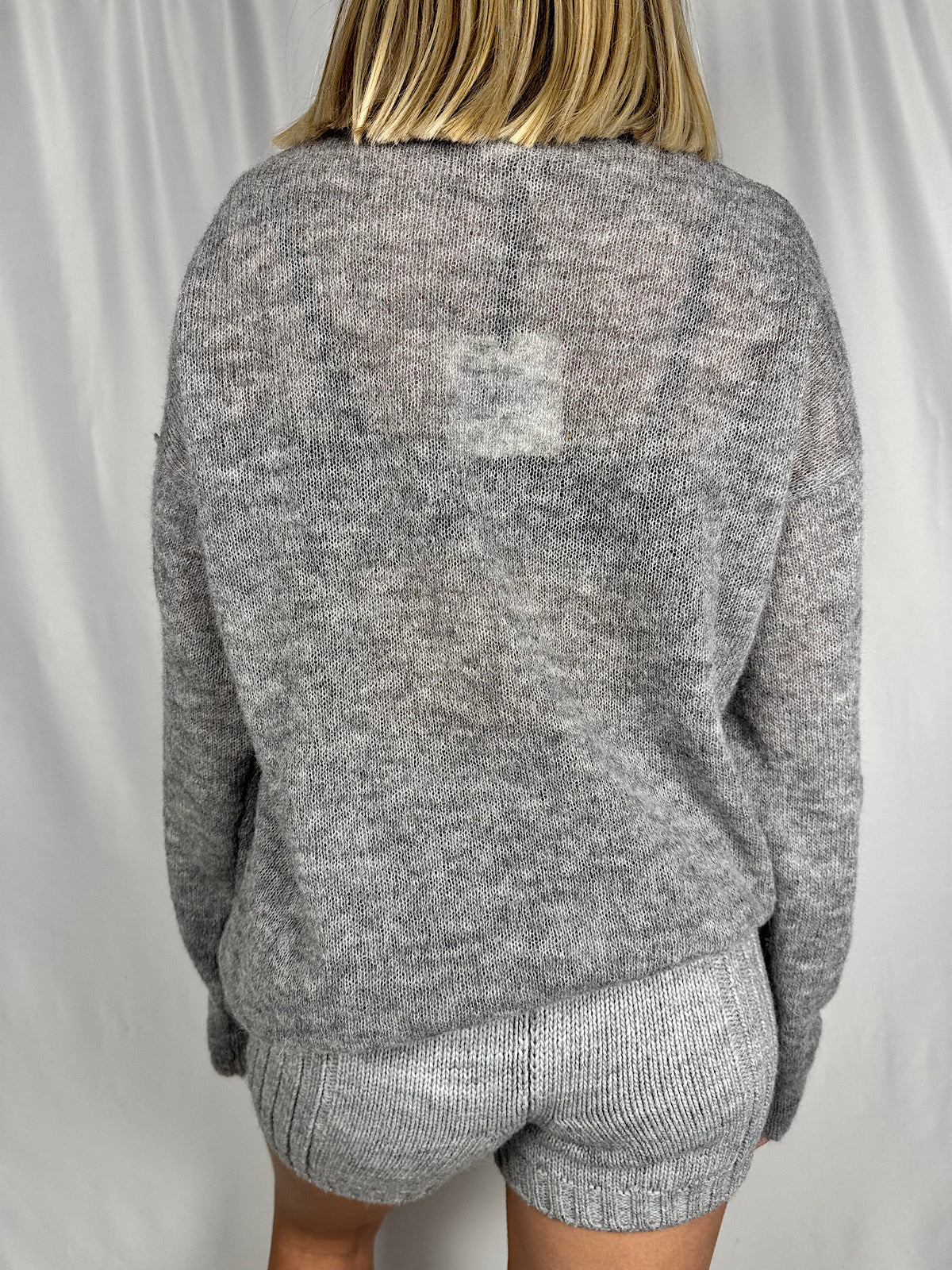 Maglia Scollo a V con Cabochon Grigio Vicolo