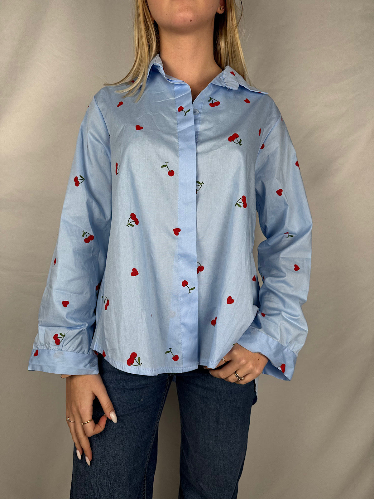Camicia con Cuori e Ciliegie Celeste Armonia