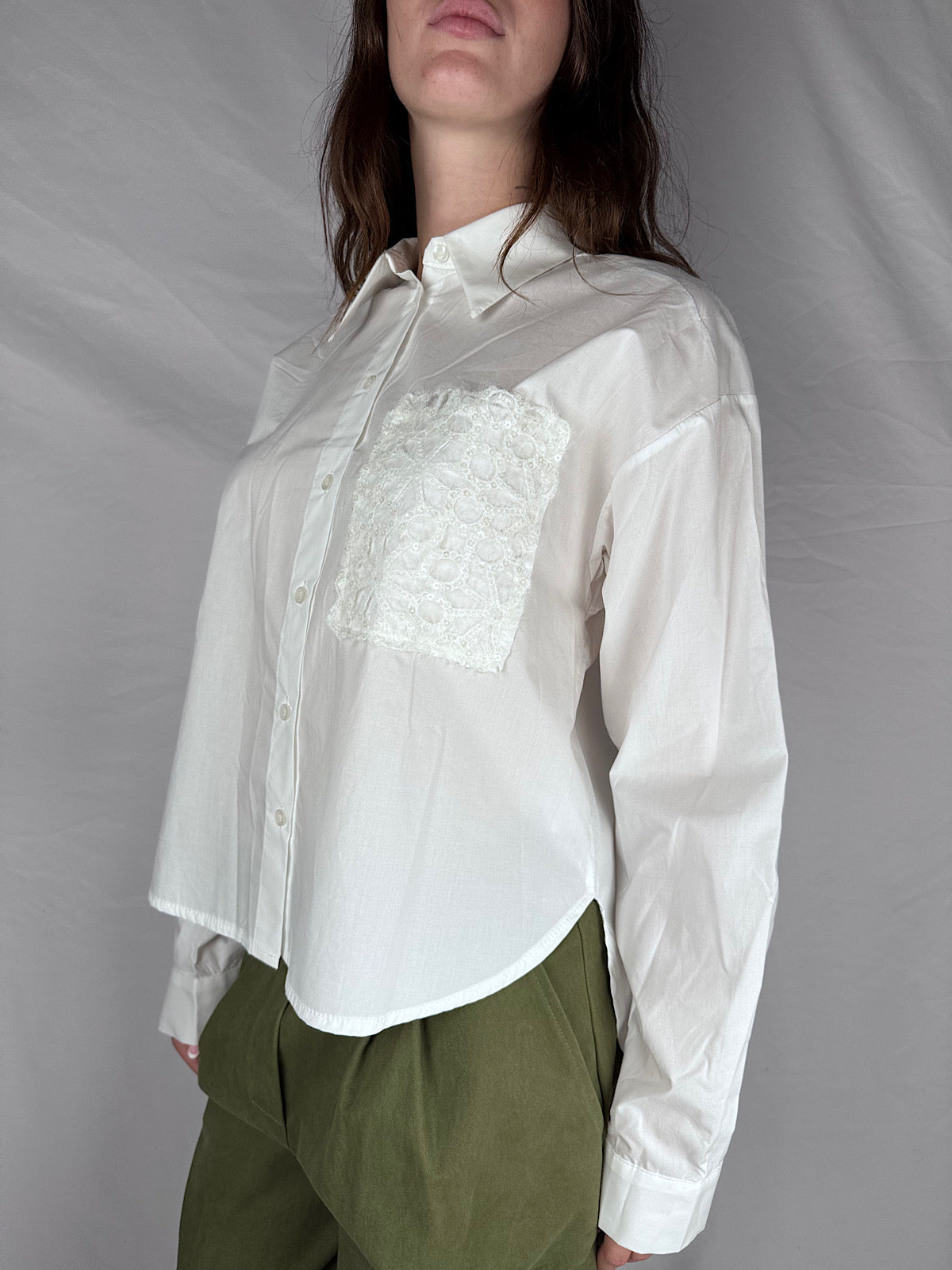 Camicia con Tasca Ricamata Tensione In Bianca