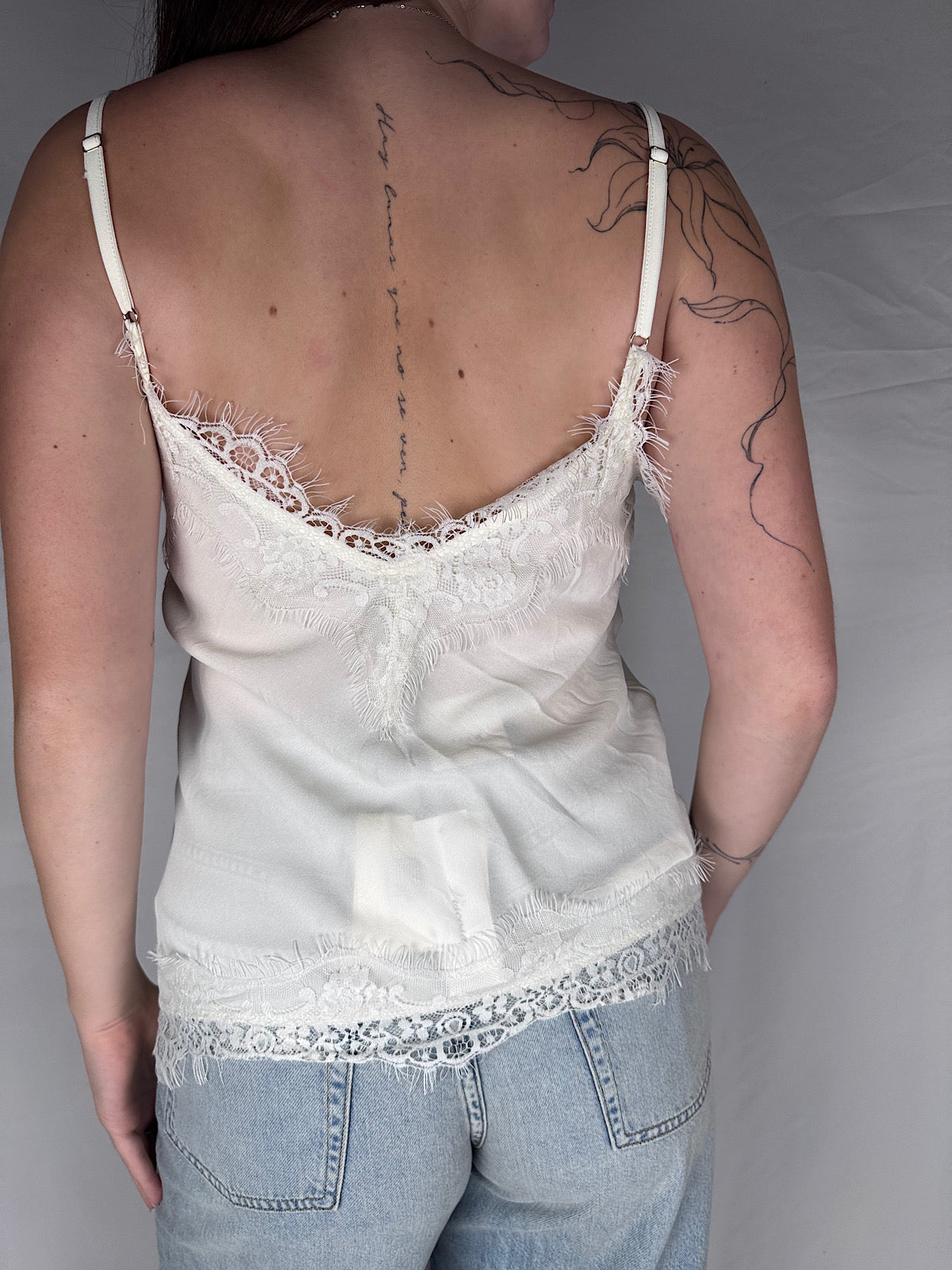 Top con Pizzo Tensione in Burro