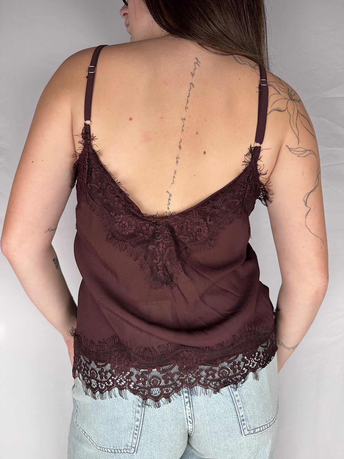 Top con Pizzo Tensione in Prugna