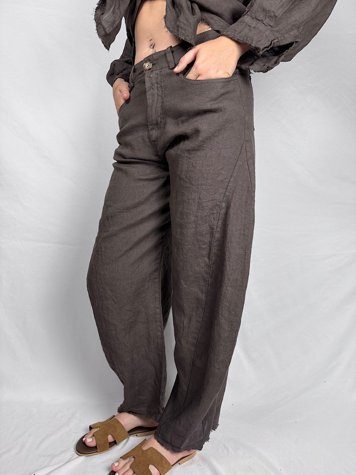 Pantalone Barrel Lino Sfrangiato Tensione In Moro
