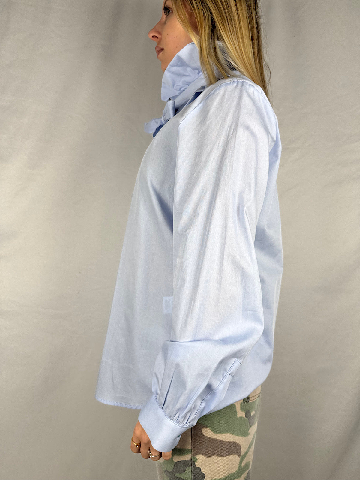 Camicia con Volant e Laccio Sul Collo Vicolo Azzurra