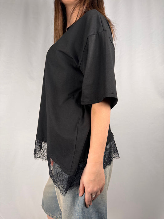 T-Shirt Con Pizzo sul Fondo Armonia Nera