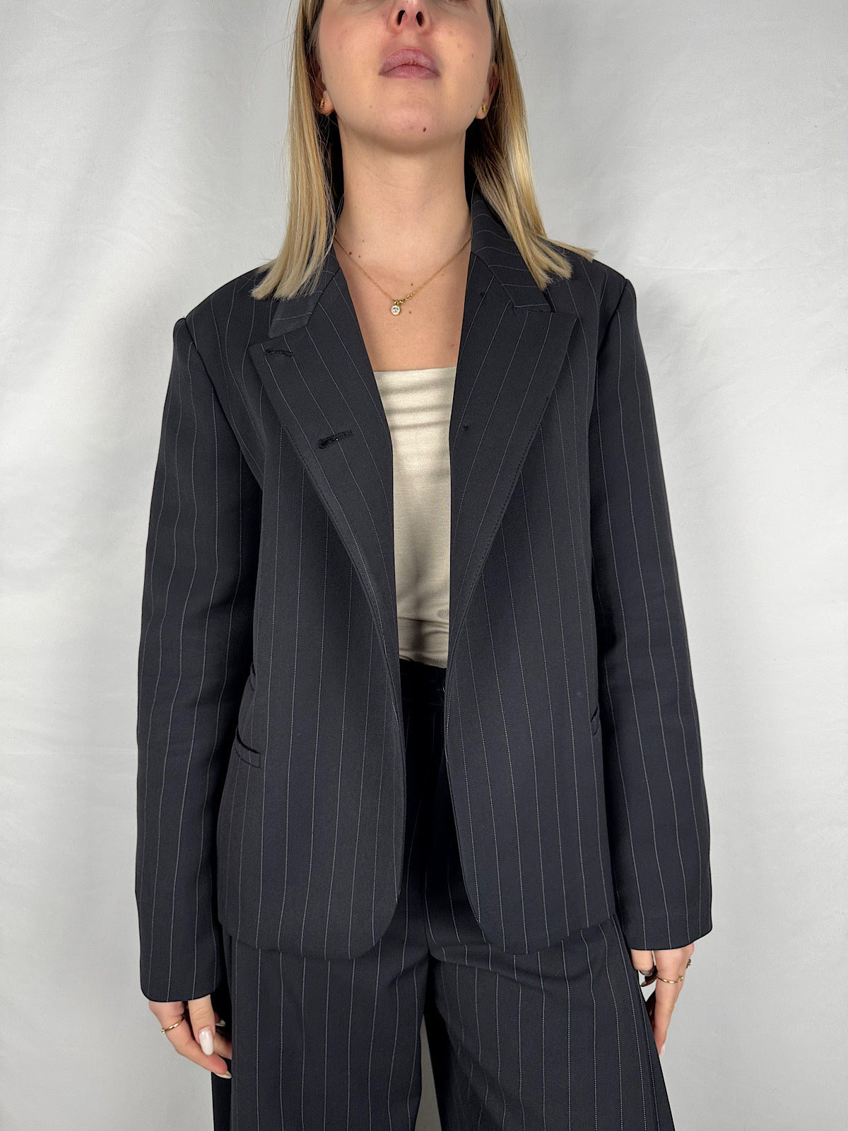 Giacca  Gessata Collo Alto Bottoni Araldici Blu Vicolo