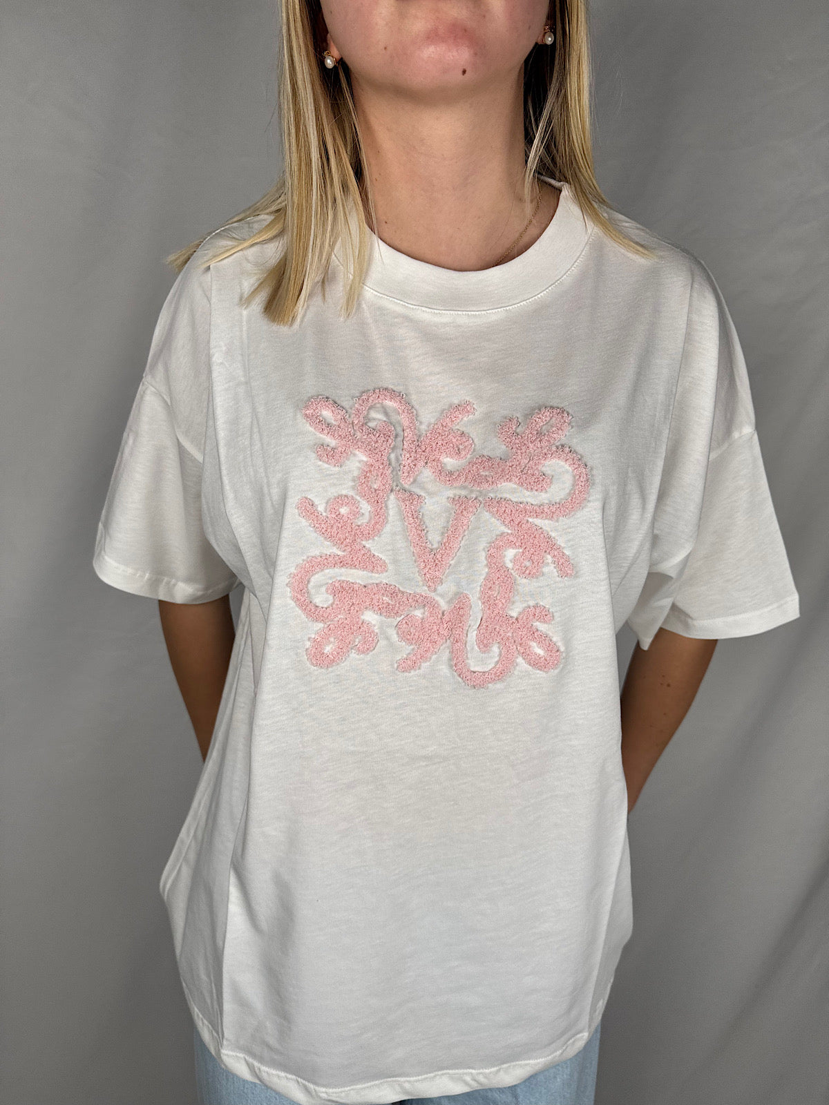 T-Shirt con Ricamo Rosa Vicolo
