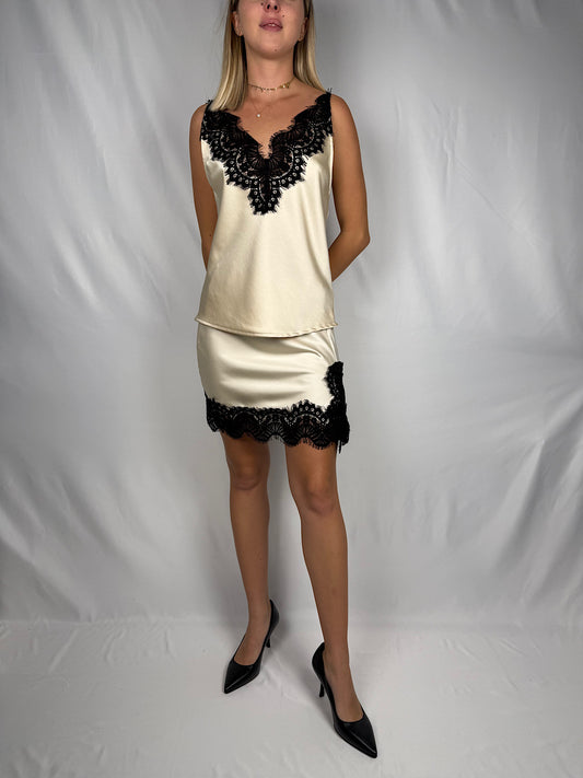 Gonna Satin Corta con Pizzo Nero Tensione-In Panna