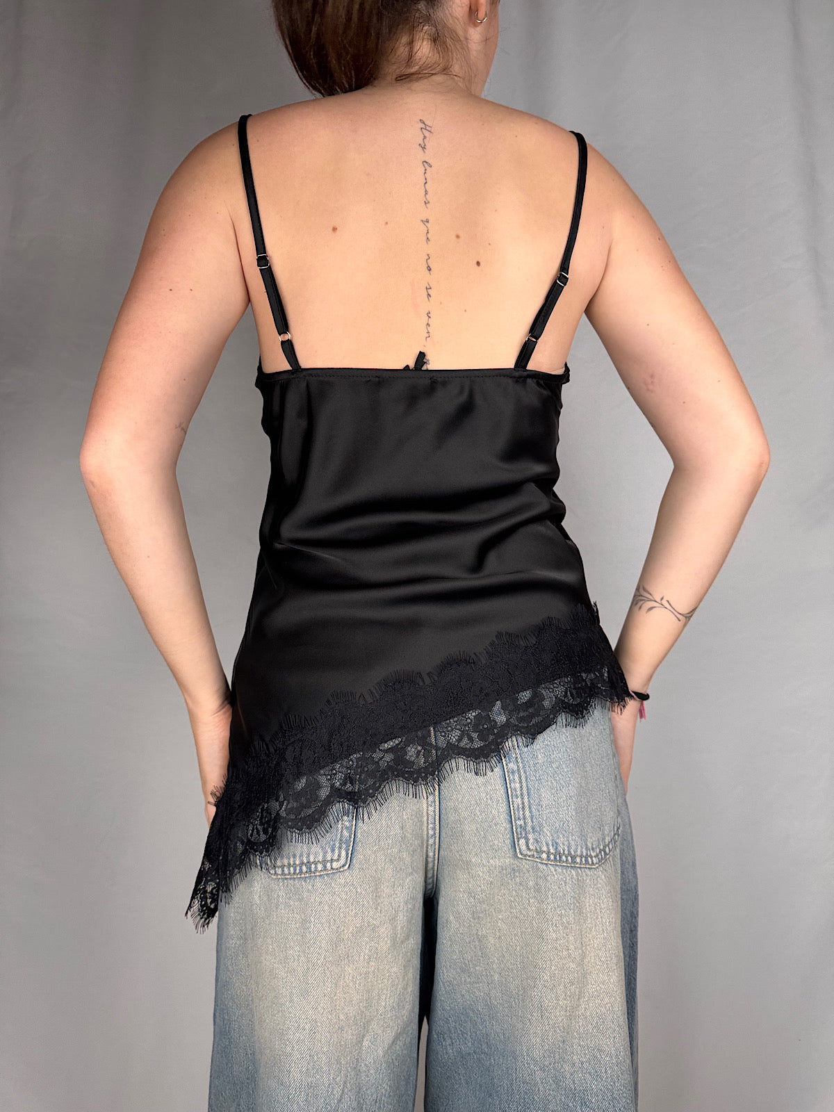 Canotta in Raso con Bordi in Pizzo Nero Vicolo