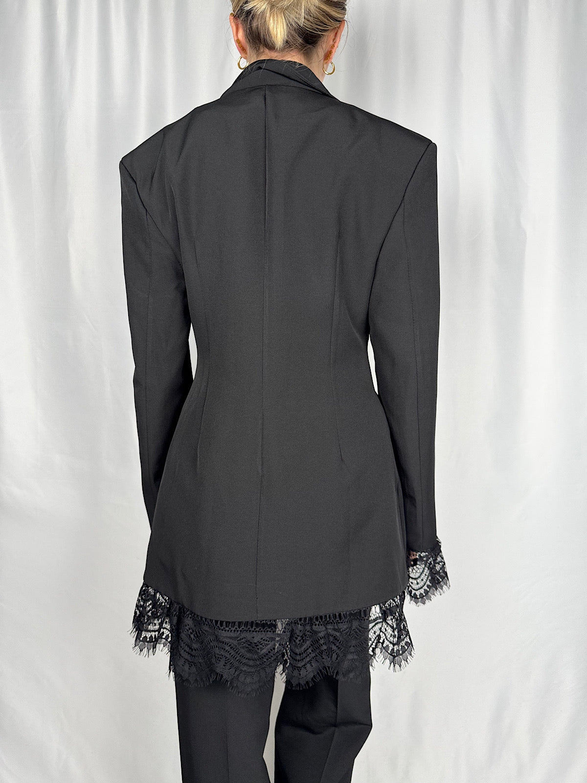 Giacca-Abito con Pizzo Nero Armonia