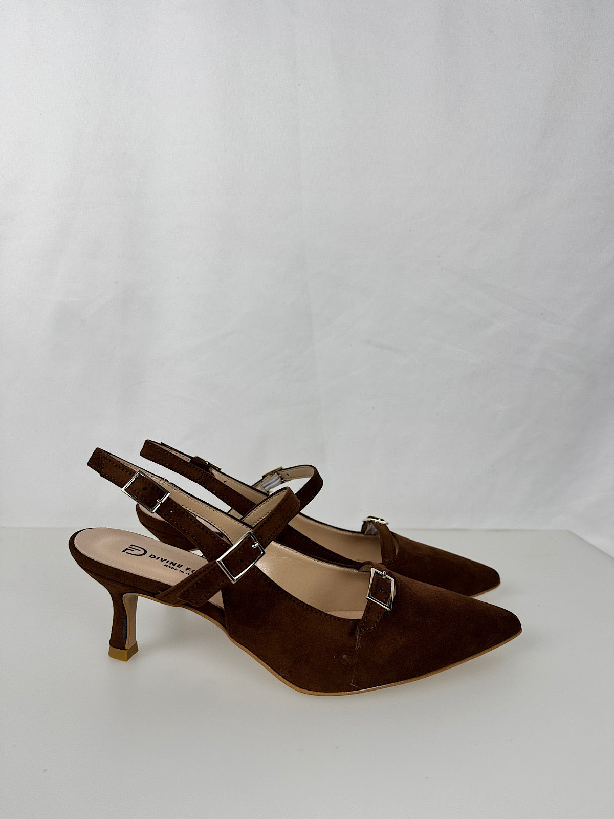 Decollete con Fibbie Scomosciato Marrone Divine Follie