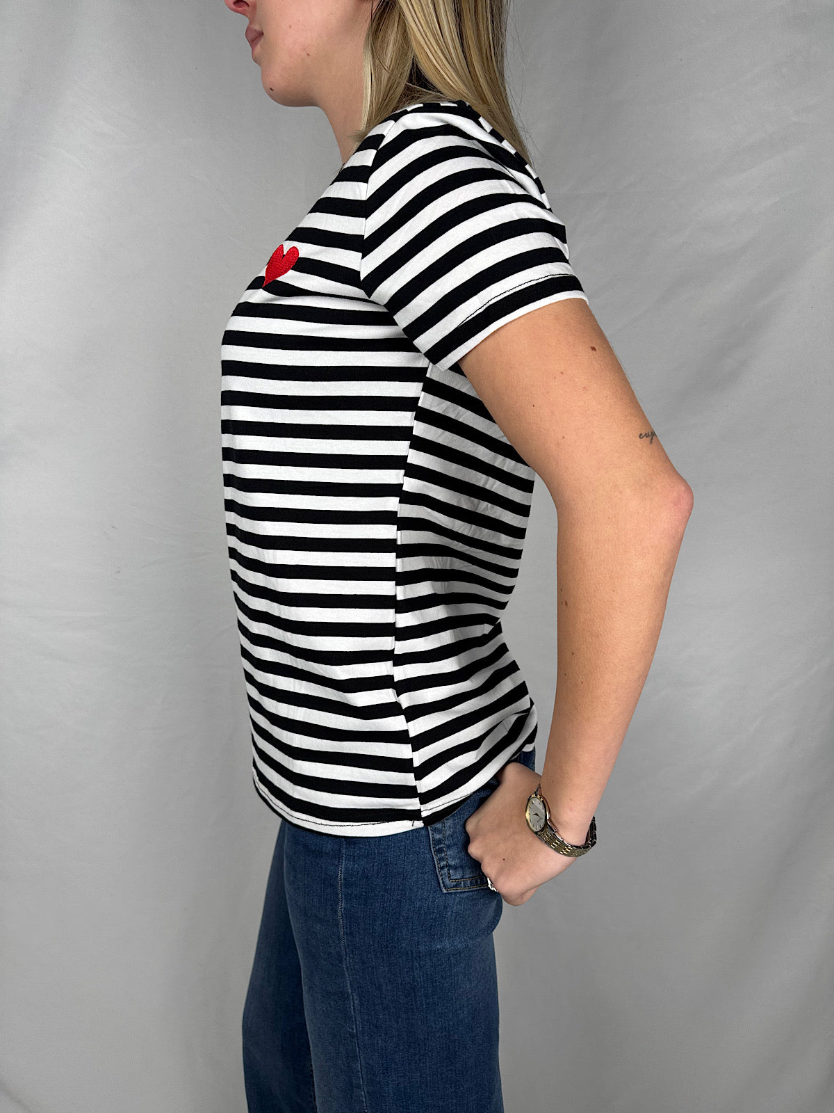 T-Shirt Righe con Ricamo Nero Armonia