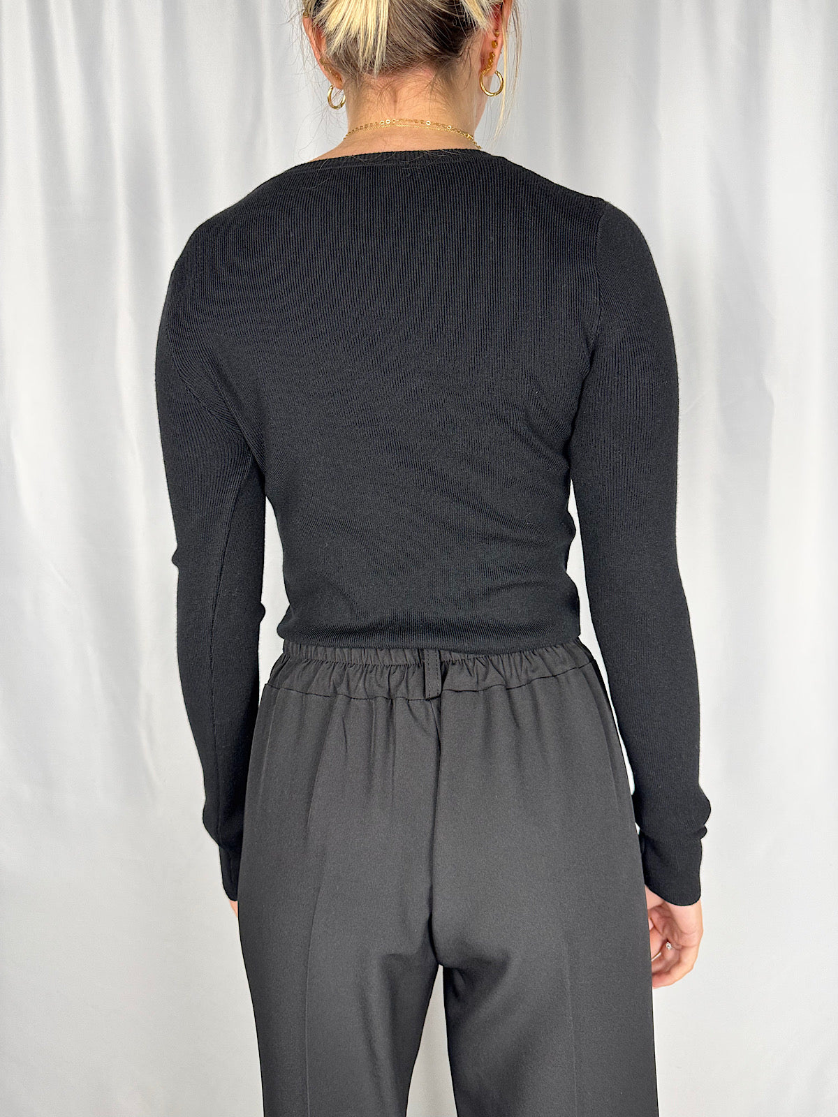 Maglia Crop Nera Armonia