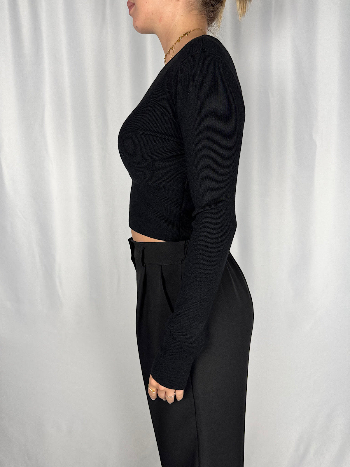 Maglia Crop Nera Armonia