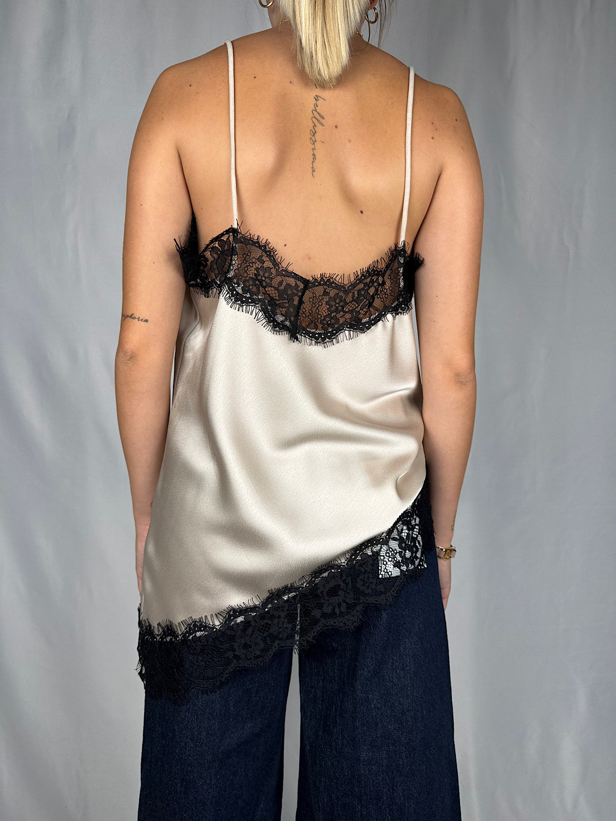 Top Panna con Pizzo a Contrasto Nero Armonia