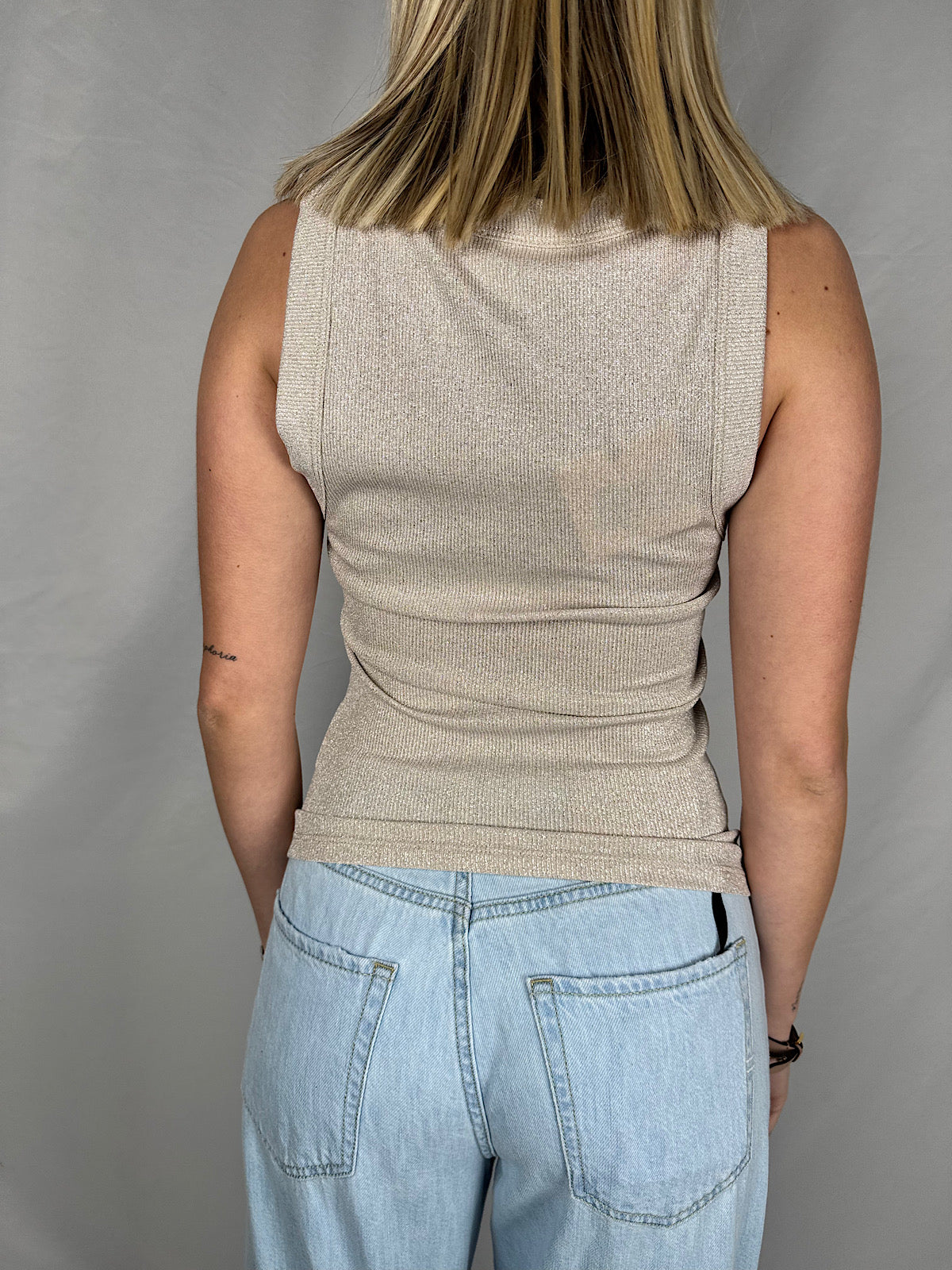 Canotta a Costine Lurex Scollo V Beige Vicolo