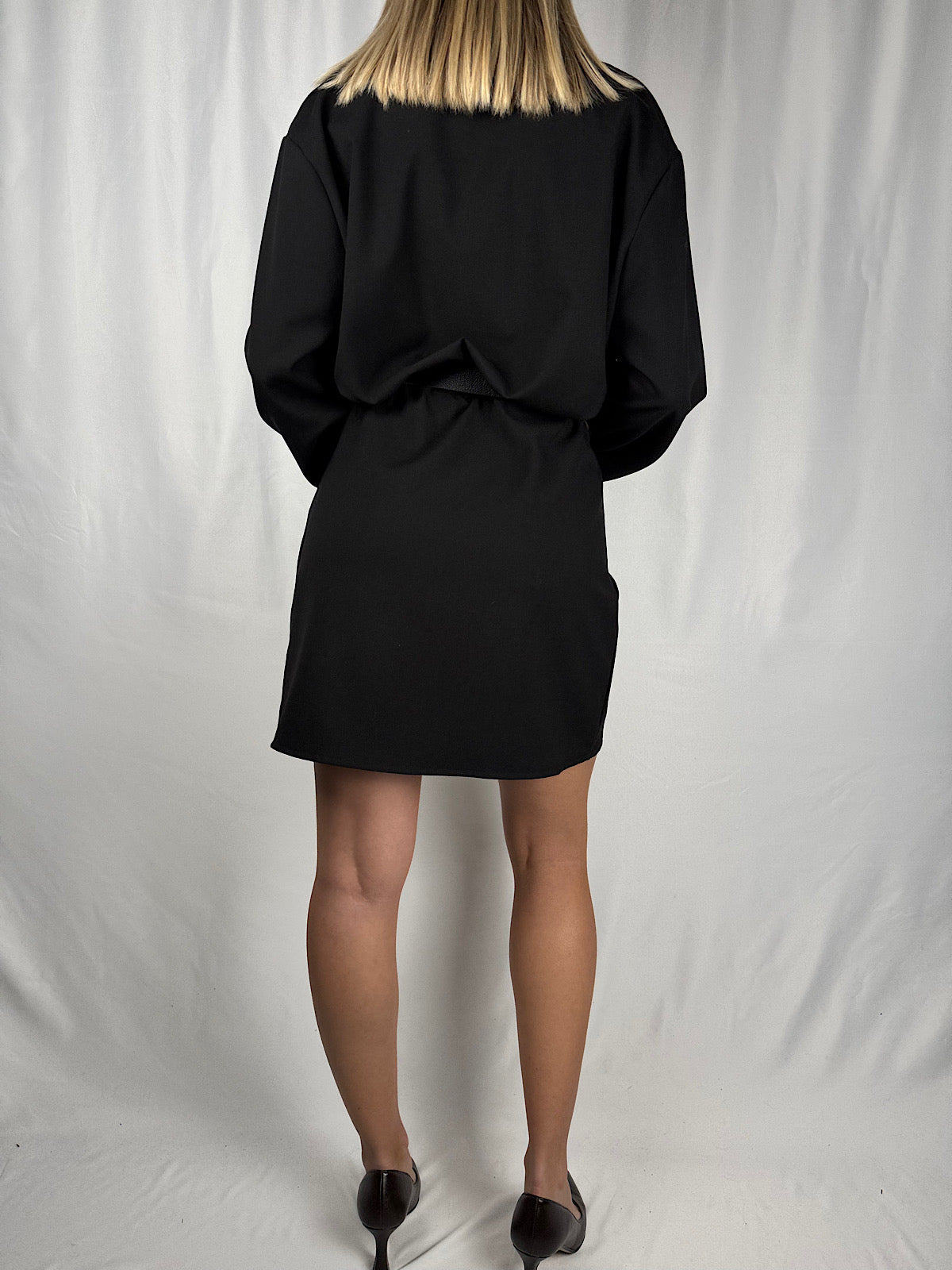 Abito con Cintura Nero Tensione-In