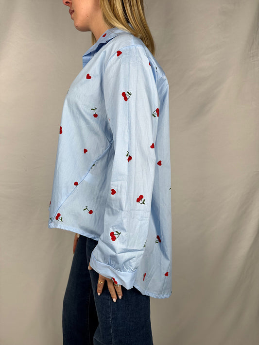Camicia con Cuori e Ciliegie Celeste Armonia